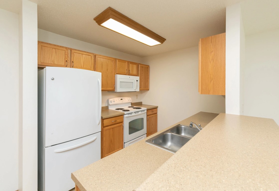 D Sunrise North 1bdrm 215 Kitchena